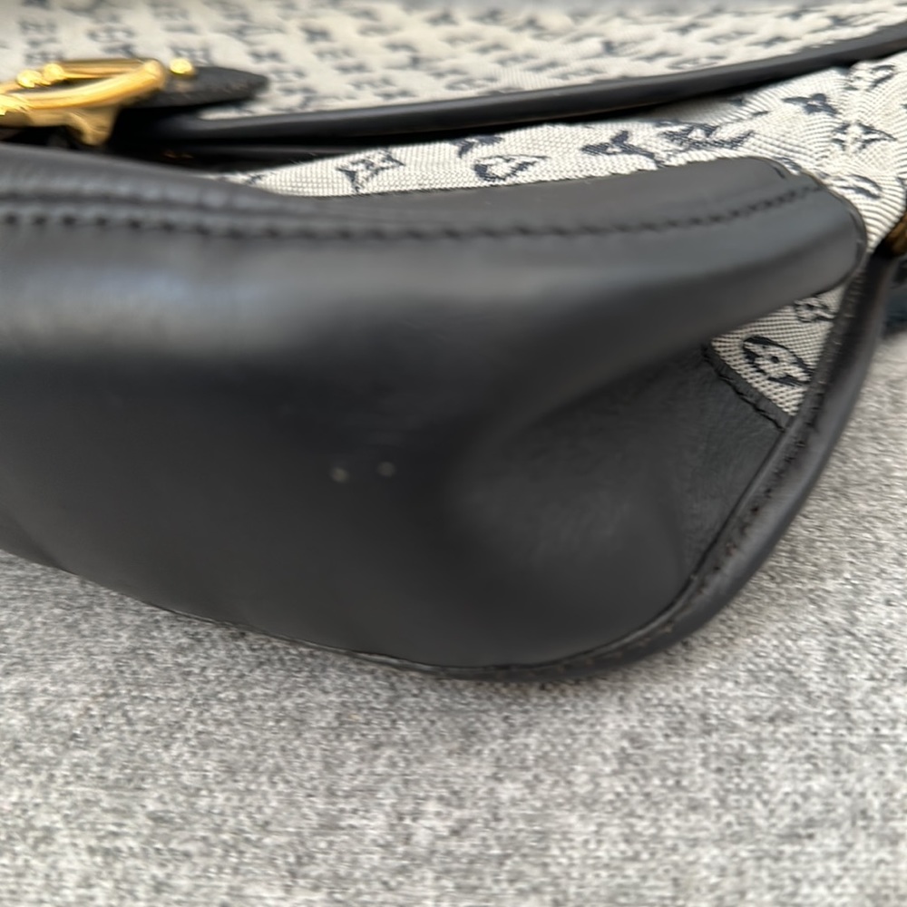 Louis Vuitton Minillin Navy and Gray Shoulder Bag - Picture 6 of 11